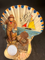 Souvenir ancien « Le Mont St Michel » – Marin pêcheur et coquillage décoratif (années 1950-1970)