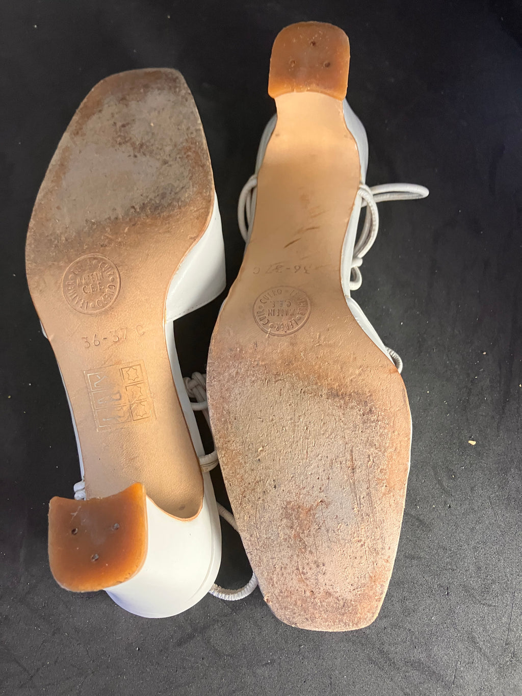 Sandales vintage en cuir blanc cassé – Pointure 36/37