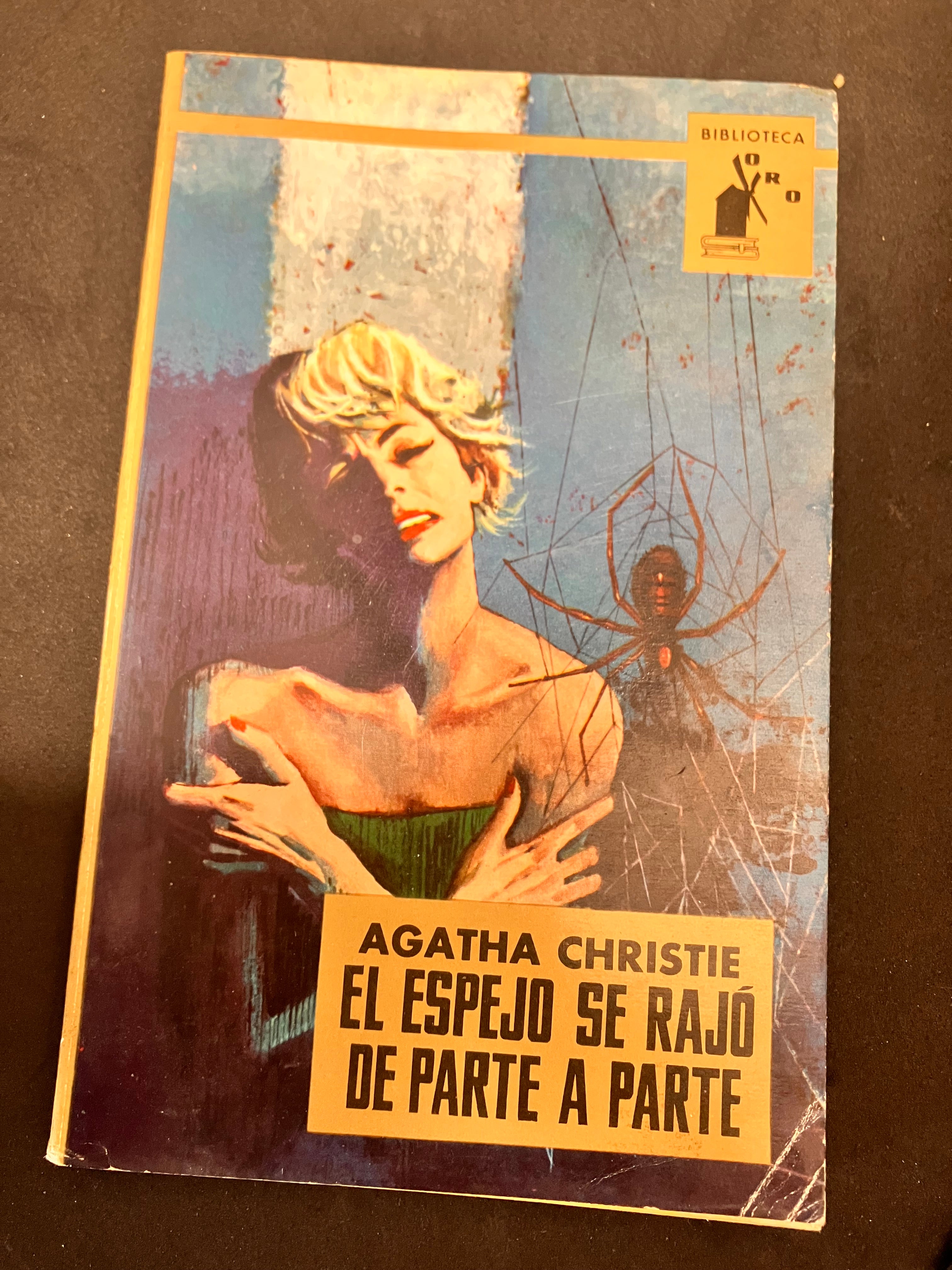 El espejo se rajó de parte a parte – Agatha Christie (Editorial Molino, Biblioteca Oro, 1963, trad. María Dolores Raich Ullan, couv. Pablo Ramírez)