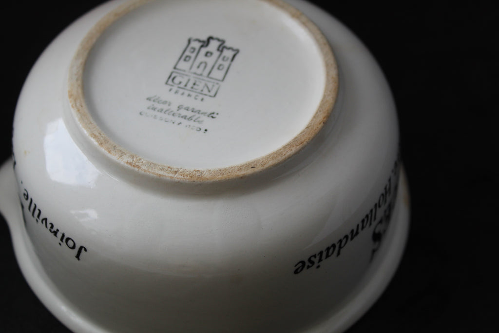 Saucière GIEN – Modèle “Les Sauces” – Faïence française – Vintage – Inscription noire