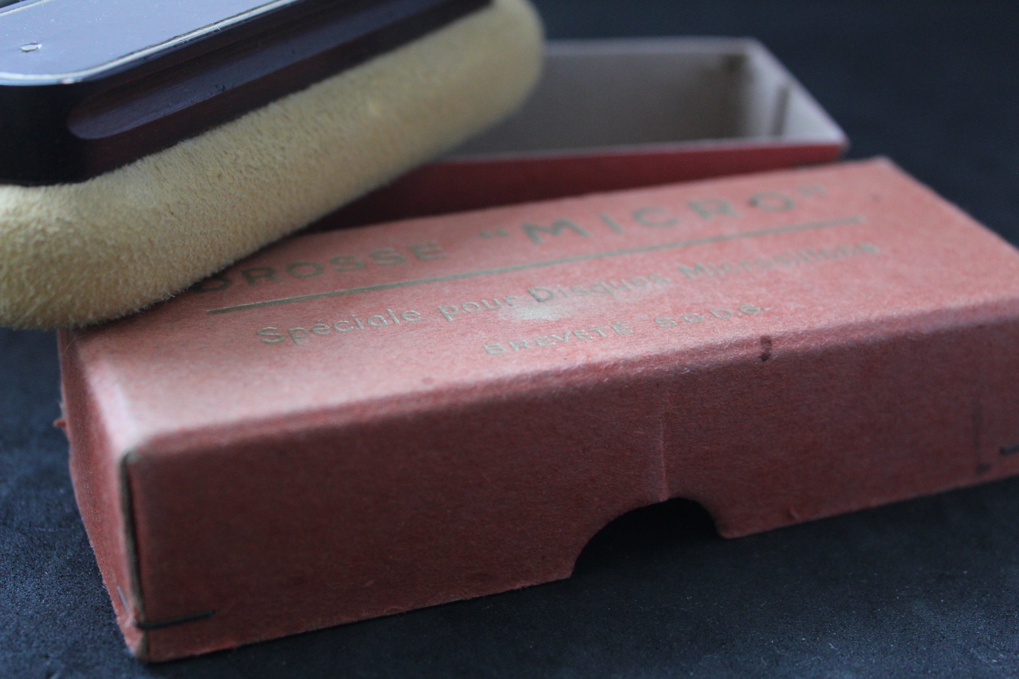 Brosse MICRO vintage pour disques vinyles – Avec boîte d’origine (Breveté S.G.D.G.)