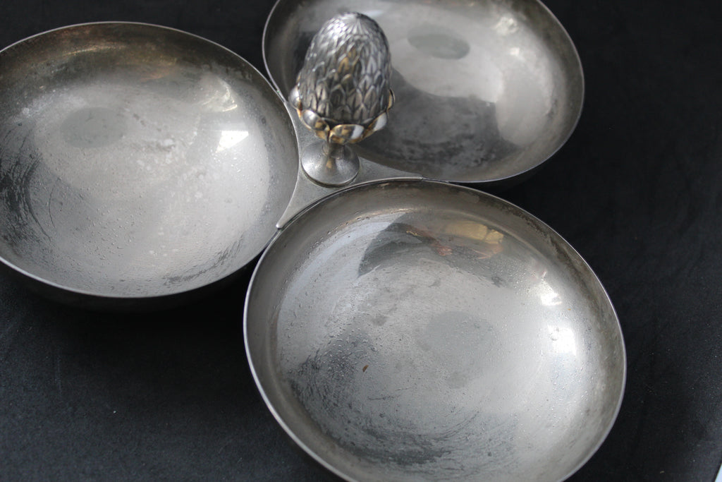 Mendiant vintage 3 coupelles en métal argenté – Motif pomme de pin sculptée