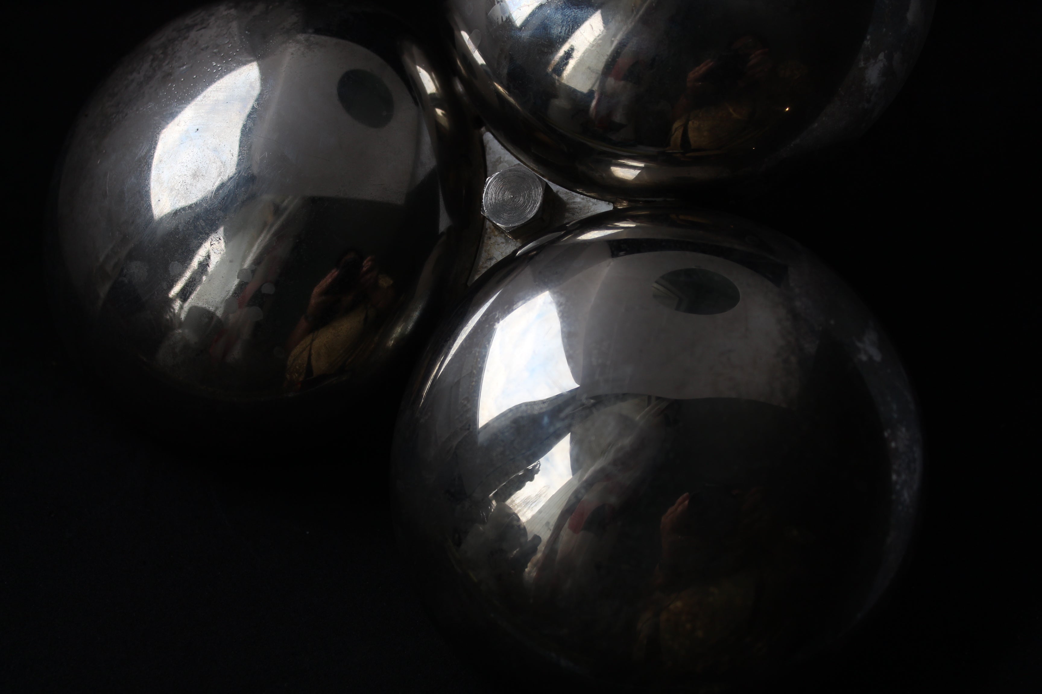 Mendiant vintage 3 coupelles en métal argenté – Motif pomme de pin sculptée