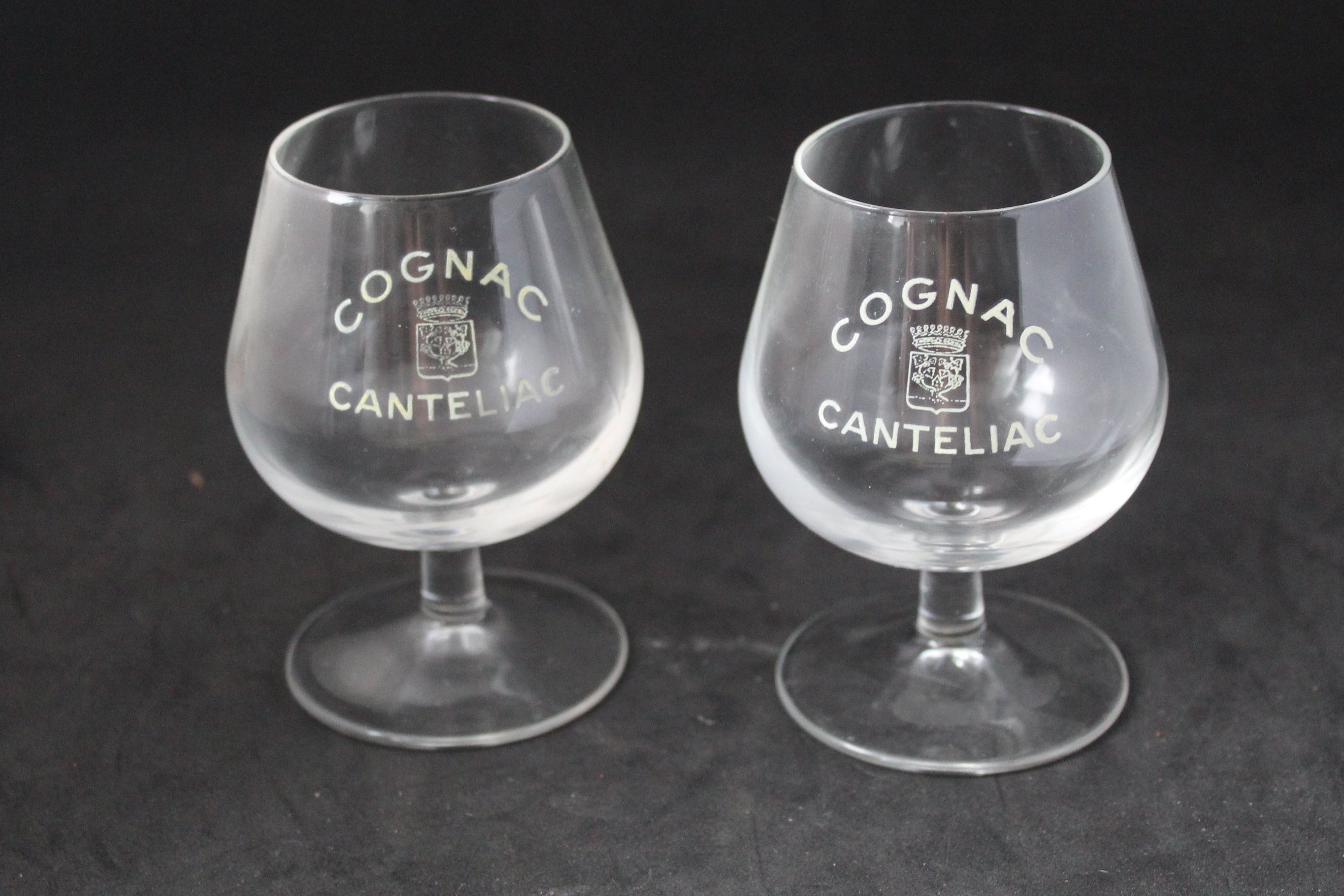 Lot de 2 verres à cognac – Cognac CANTELIAC – Gravure blanche
