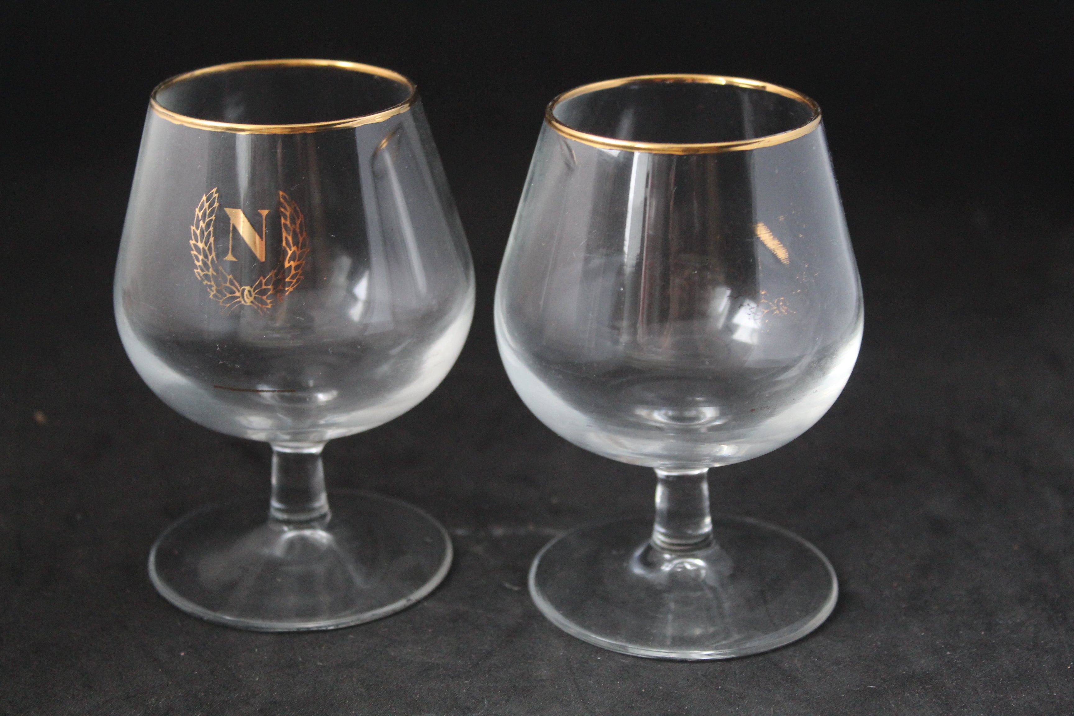 Lot de 2 verres à Armagnac – Marquis de Montesquiou – Gravure dorée