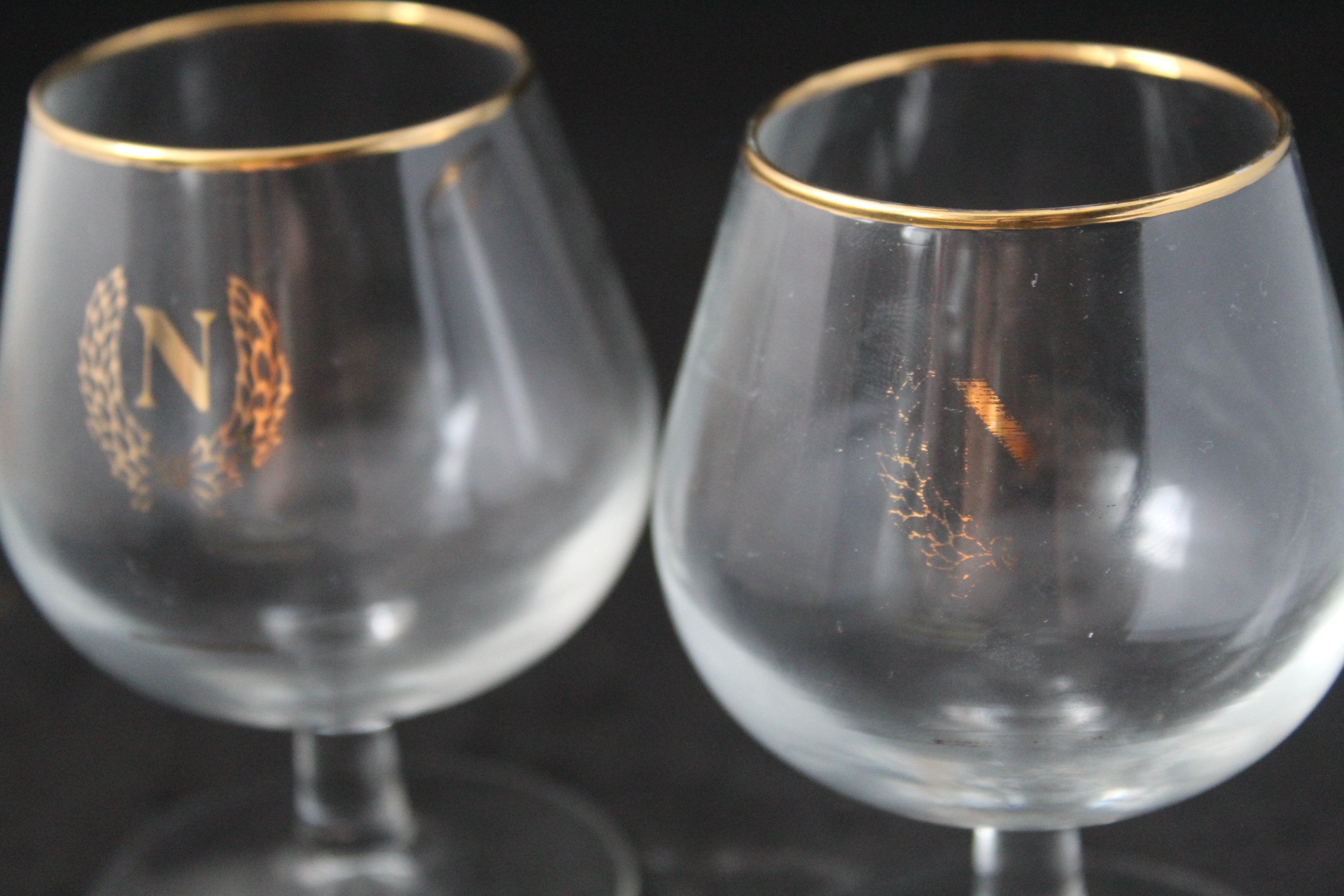 Lot de 2 verres à Armagnac – Marquis de Montesquiou – Gravure dorée
