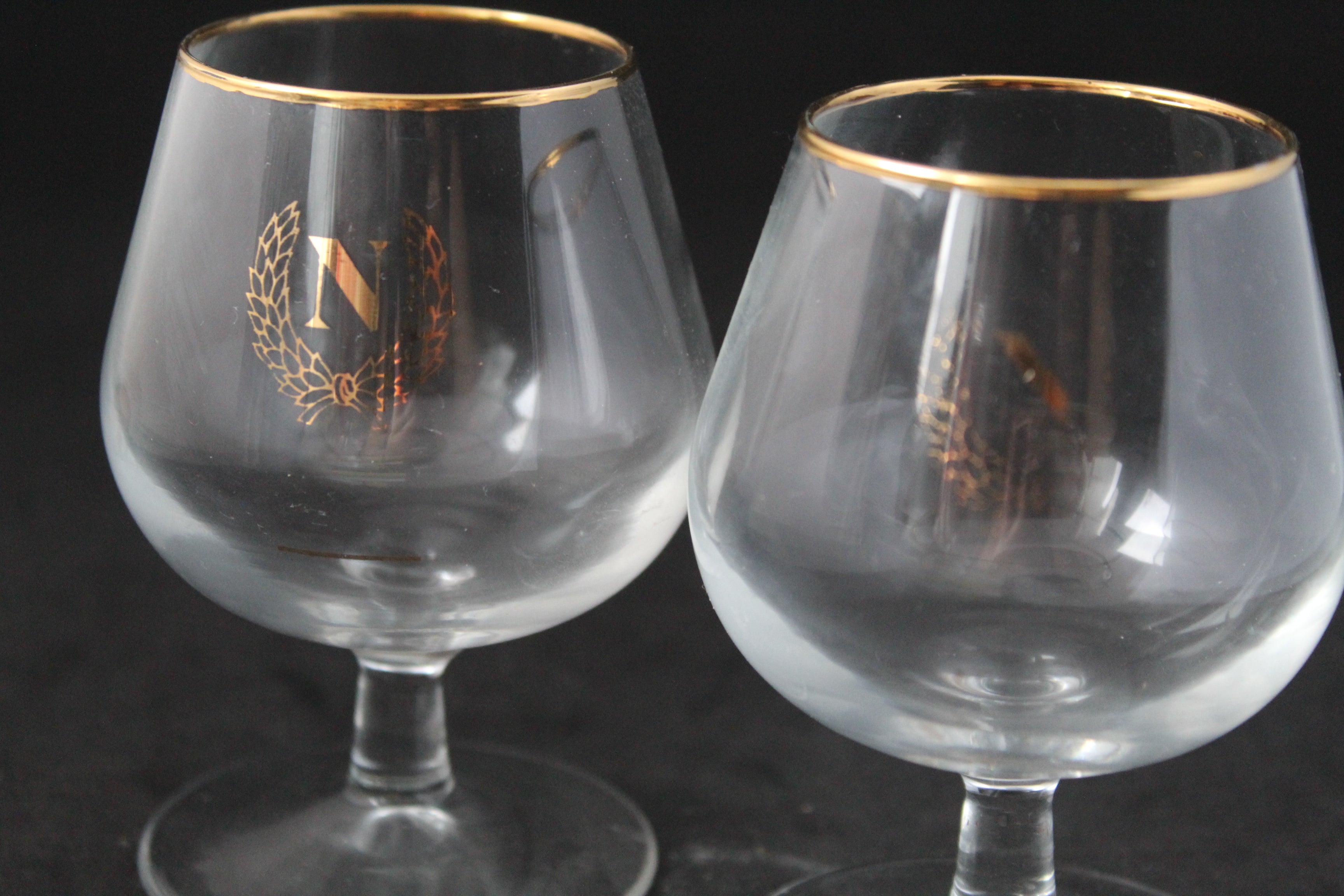 Lot de 2 verres à Armagnac – Marquis de Montesquiou – Gravure dorée