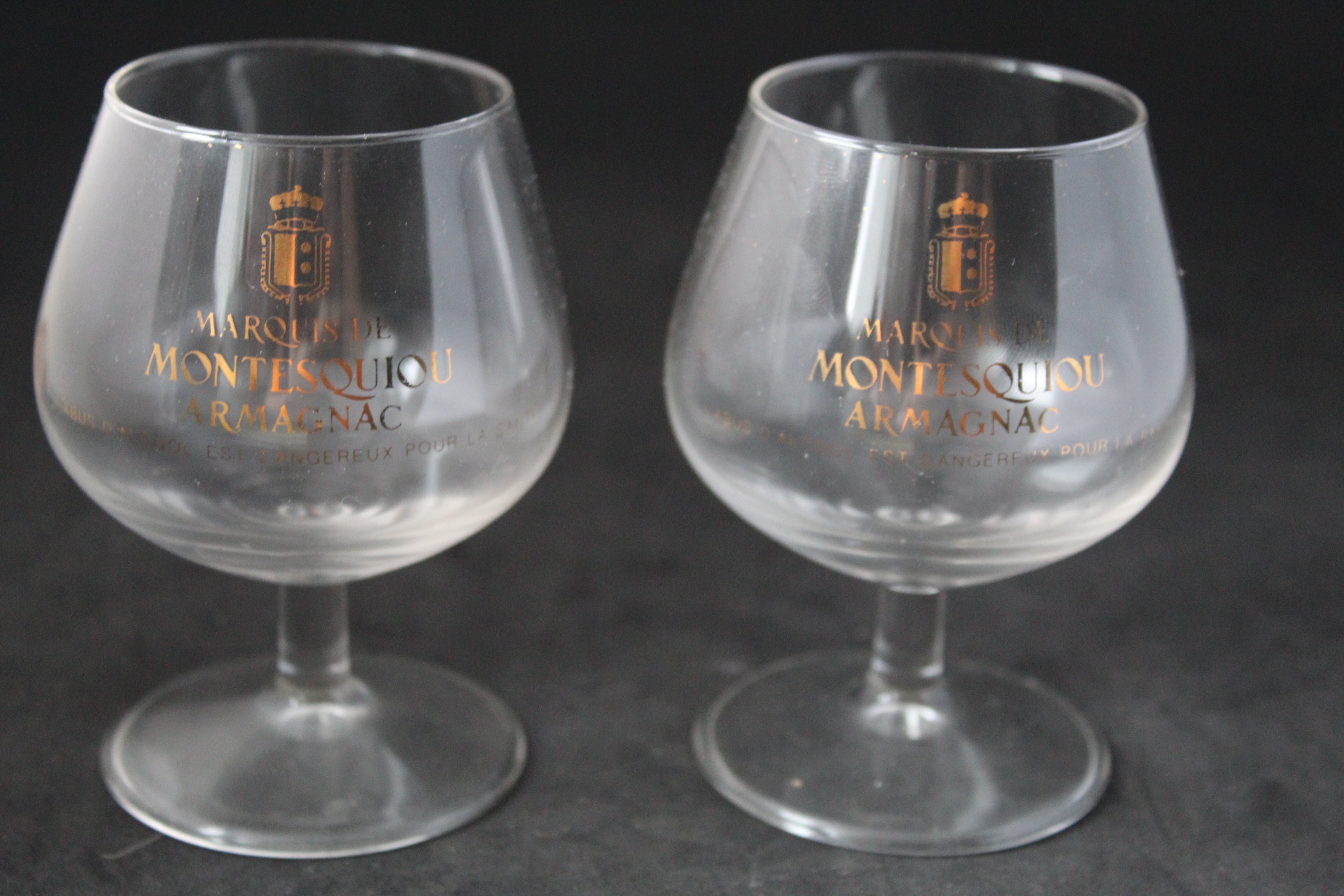 Lot de 2 verres à Armagnac – Marquis de Montesquiou – Gravure dorée