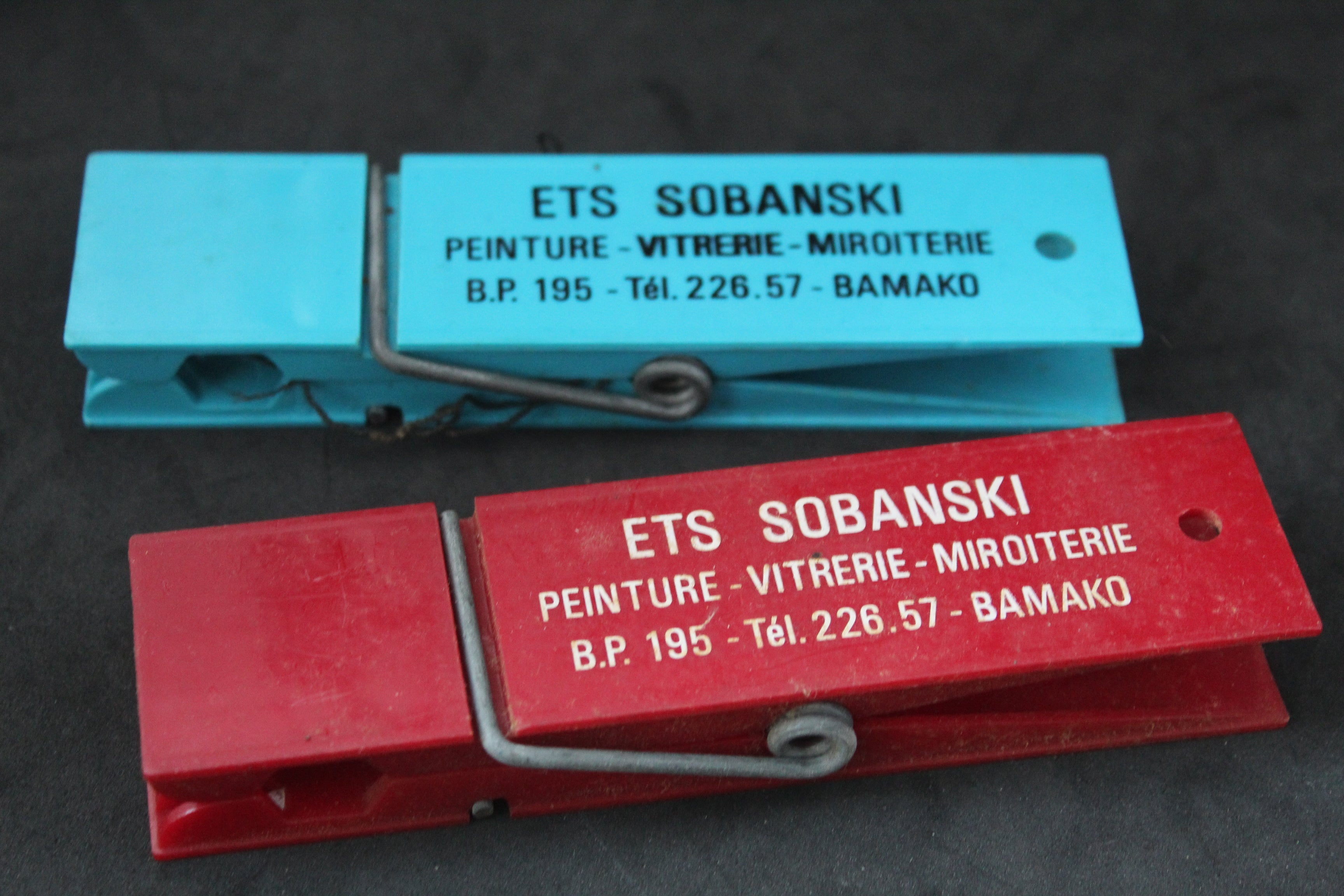 Lot de 2 pinces publicitaires vintage ETS SOBANSKI – Bamako