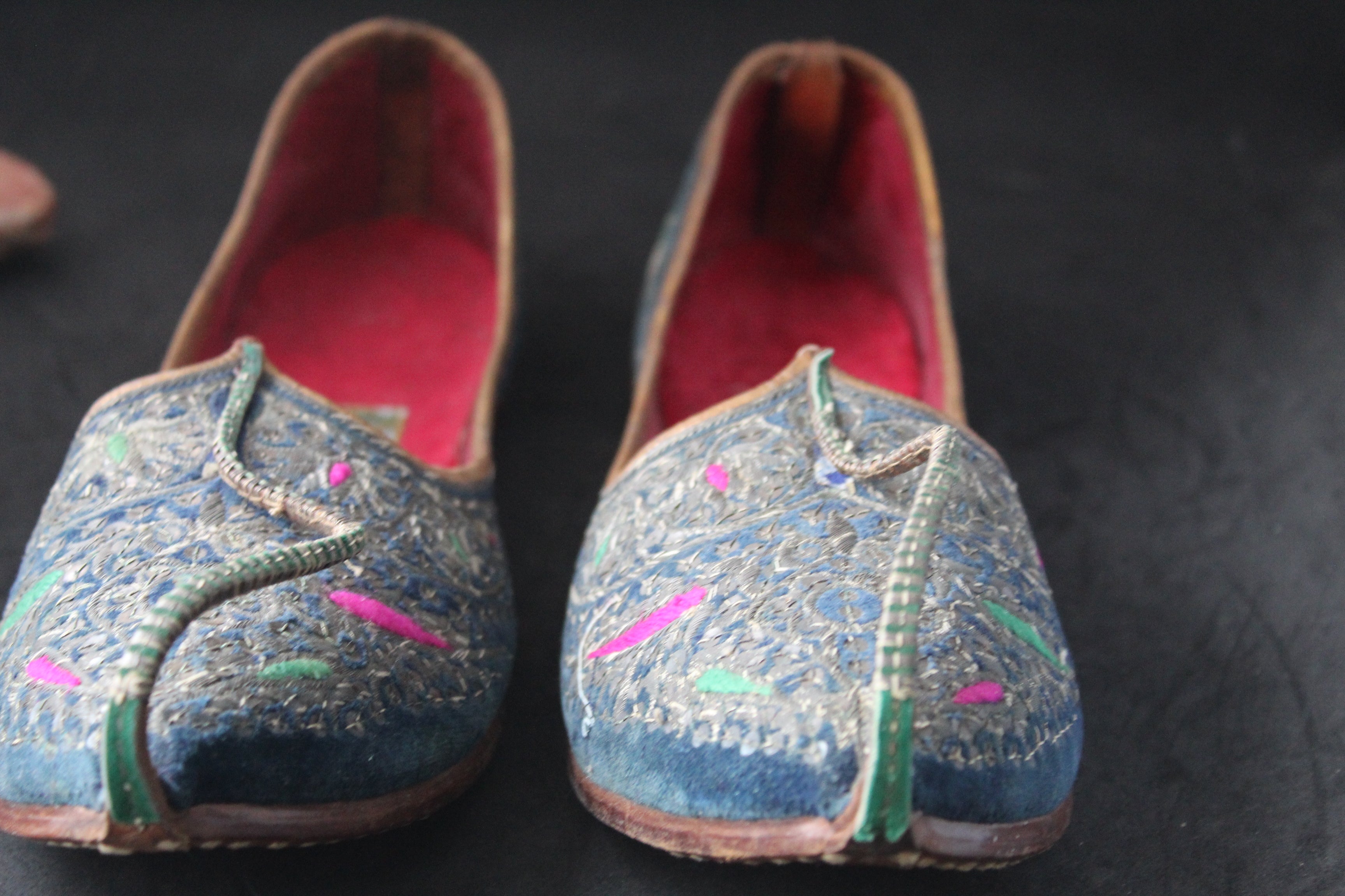 Babouches anciennes brodées – Jutti indiennes vintage (années 1960–1980)