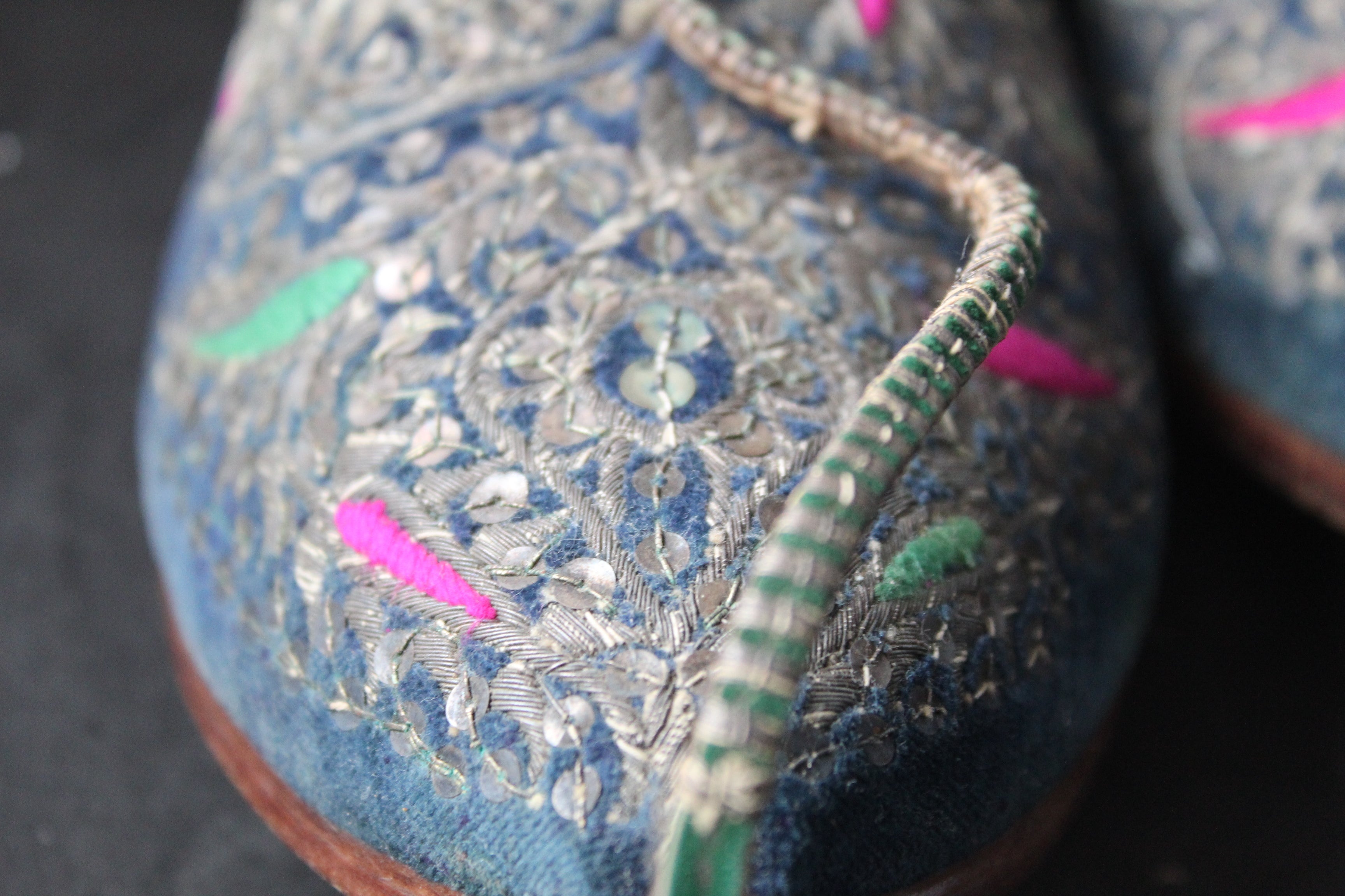 Babouches anciennes brodées – Jutti indiennes vintage (années 1960–1980)