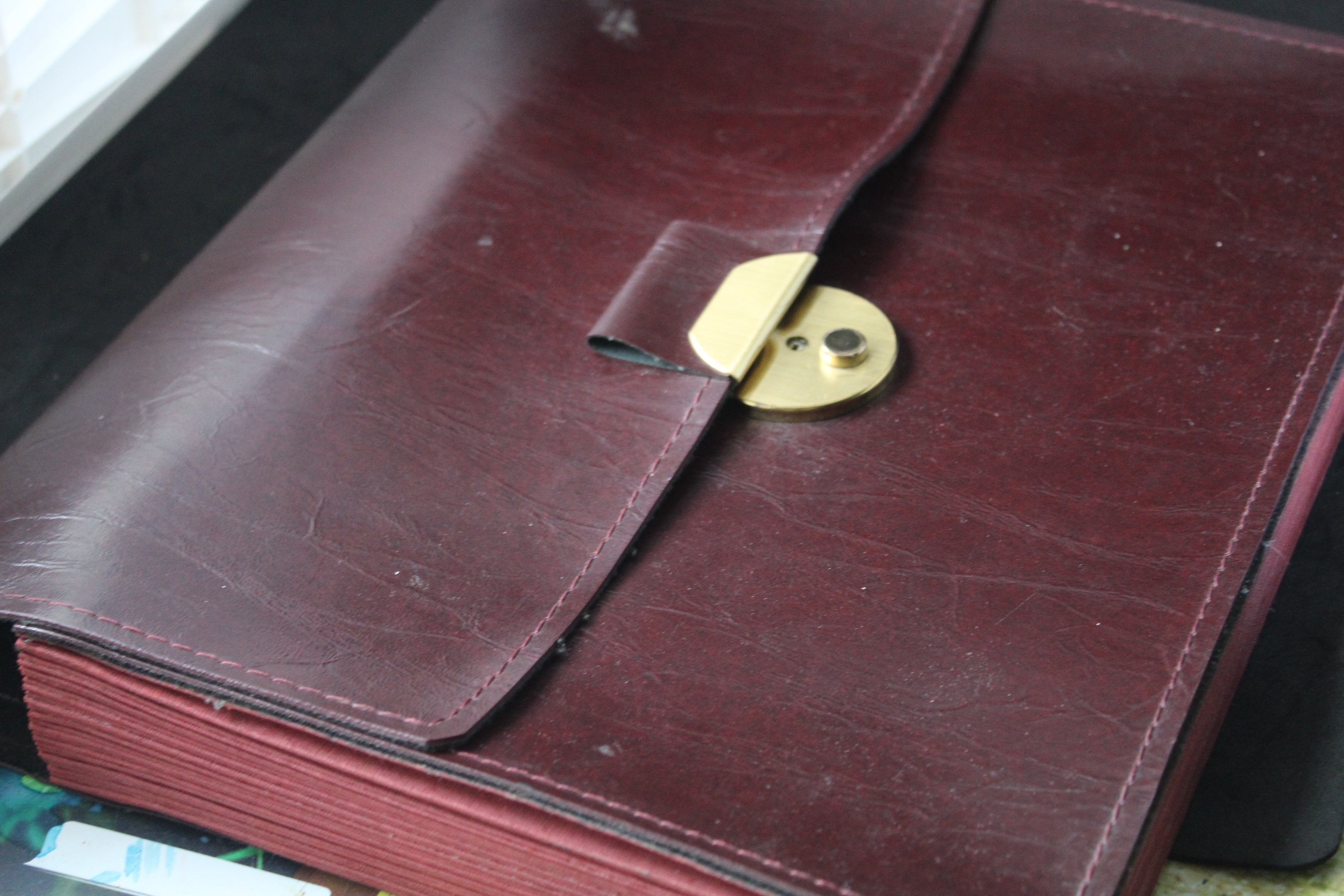 Trieur accordéon vintage bordeaux – porte-documents à soufflets – fermoir laiton