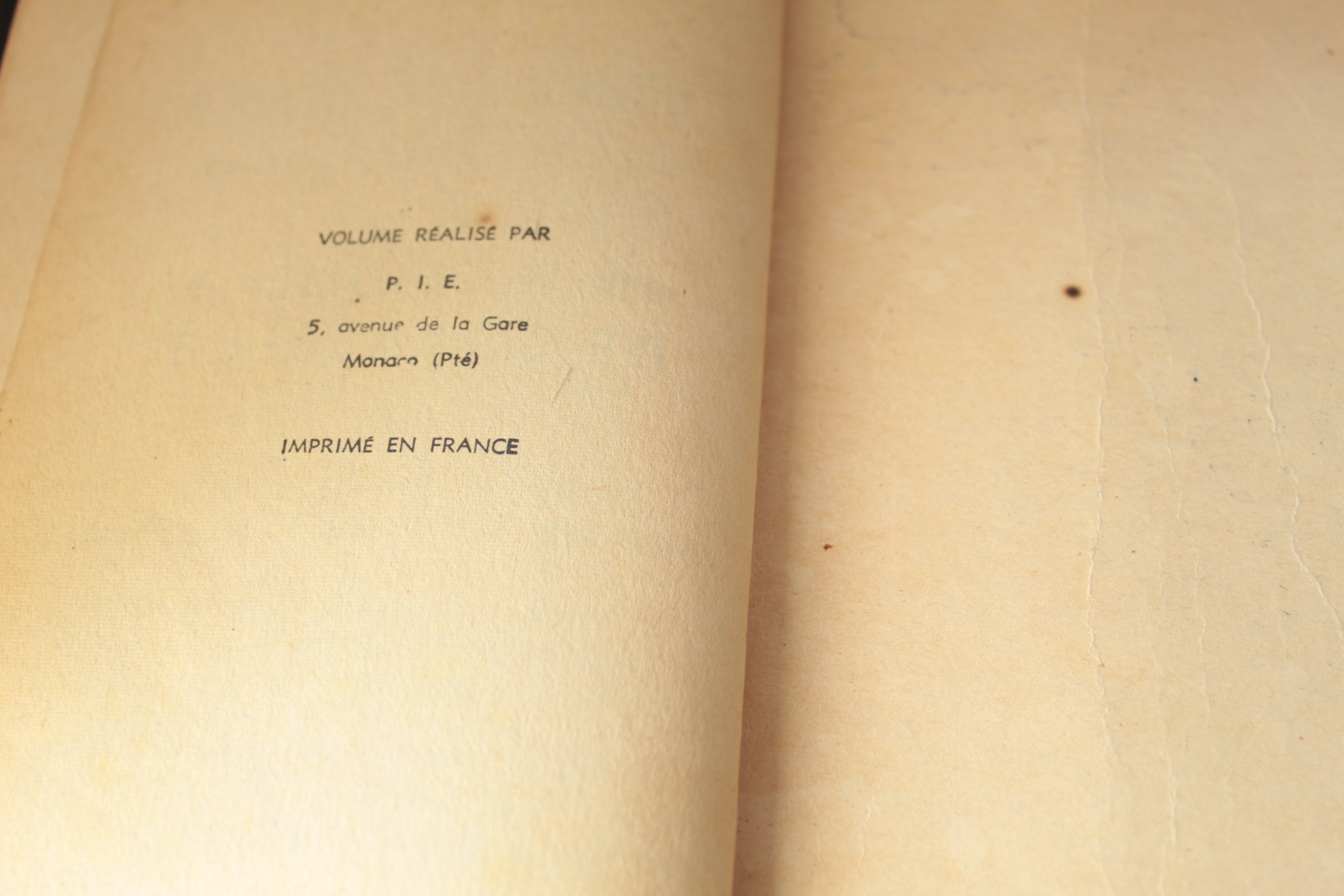 San-Antonio – Au suivant de ces messieurs – Édition originale 1957 – Fleuve Noir – Couverture Michel Gourdo
