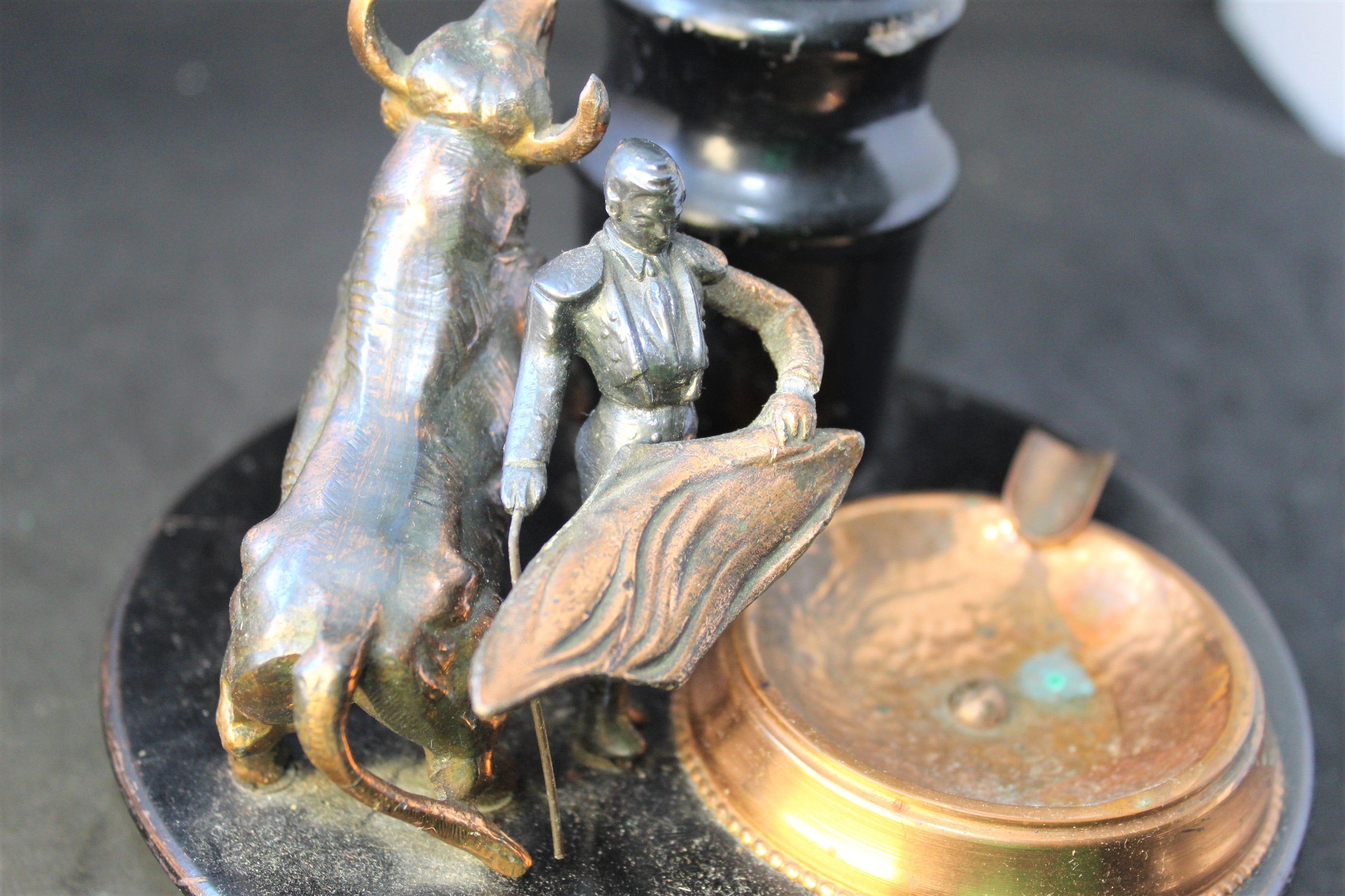 Cendrier vintage décoratif corrida – Torero et taureau (années 50–70)