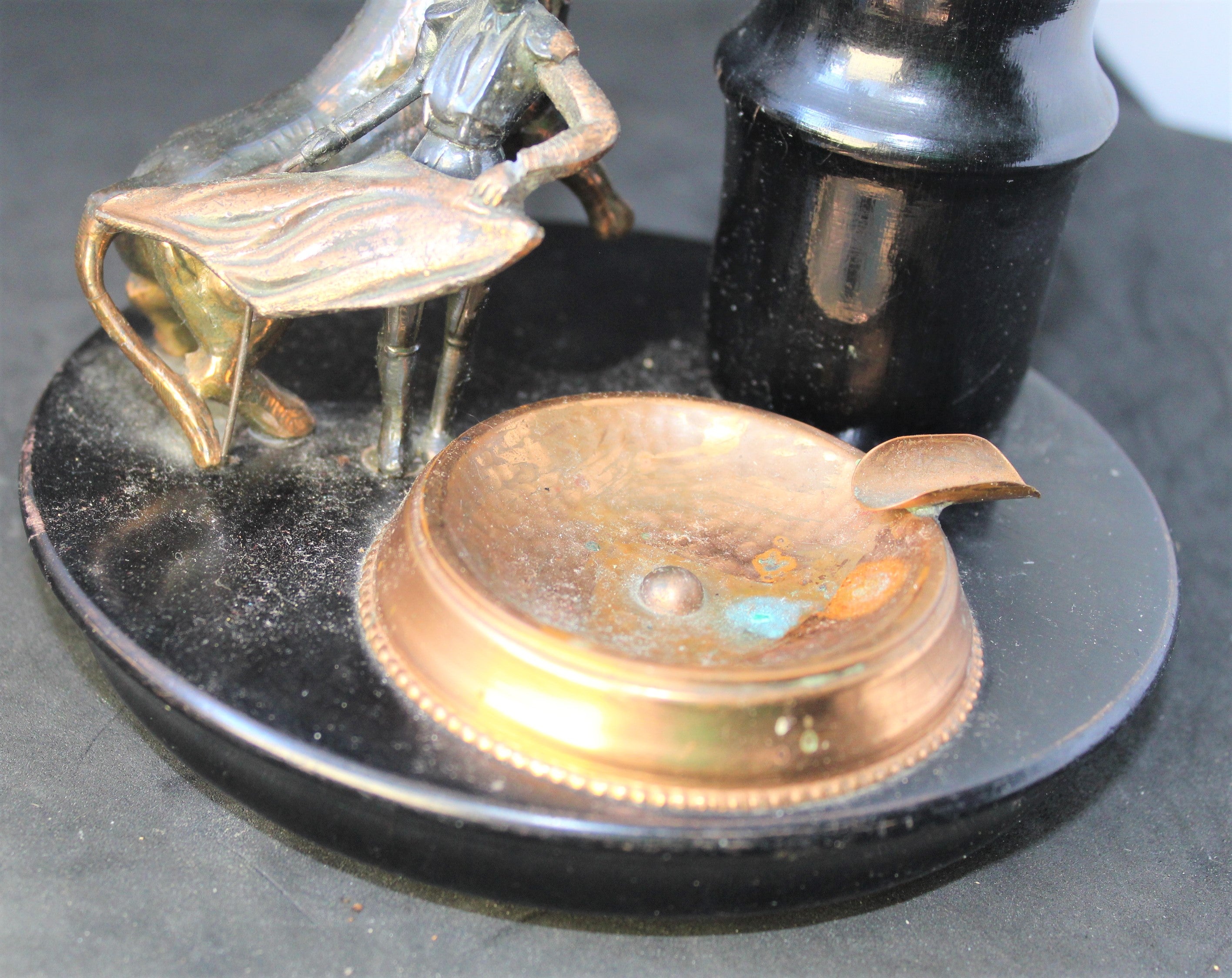 Cendrier vintage décoratif corrida – Torero et taureau (années 50–70)