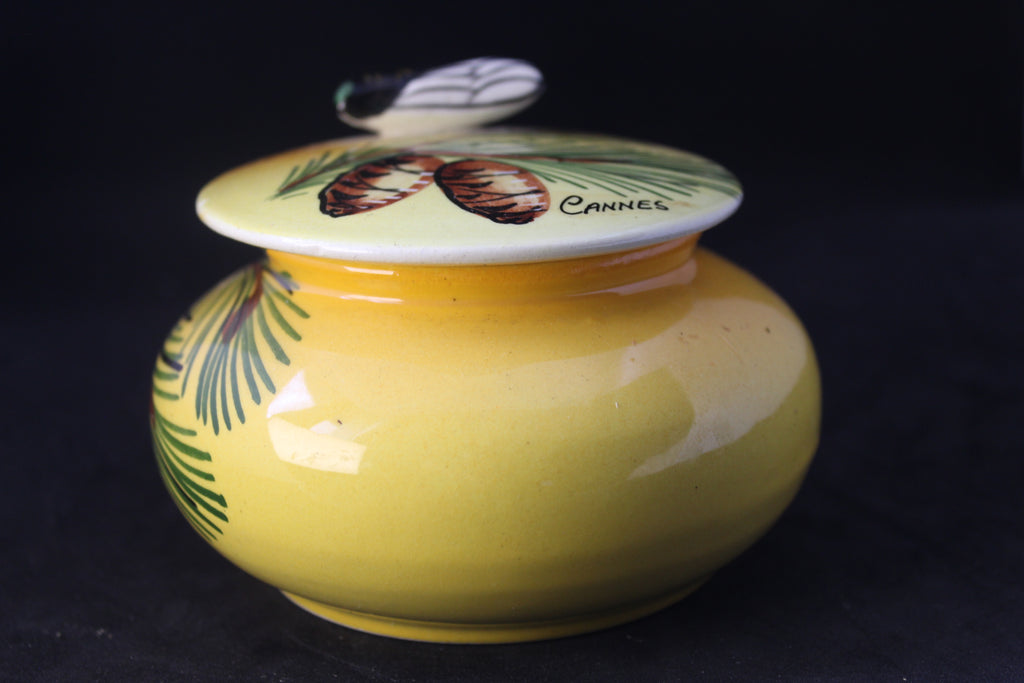 Boîte vintage Vallauris – Création A. Ferlay – Cigale et pommes de pin – Cannes (années 60)