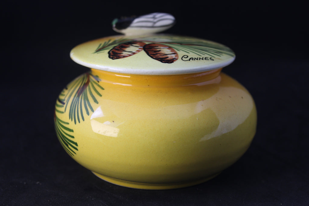 Boîte vintage Vallauris – Création A. Ferlay – Cigale et pommes de pin – Cannes (années 60)