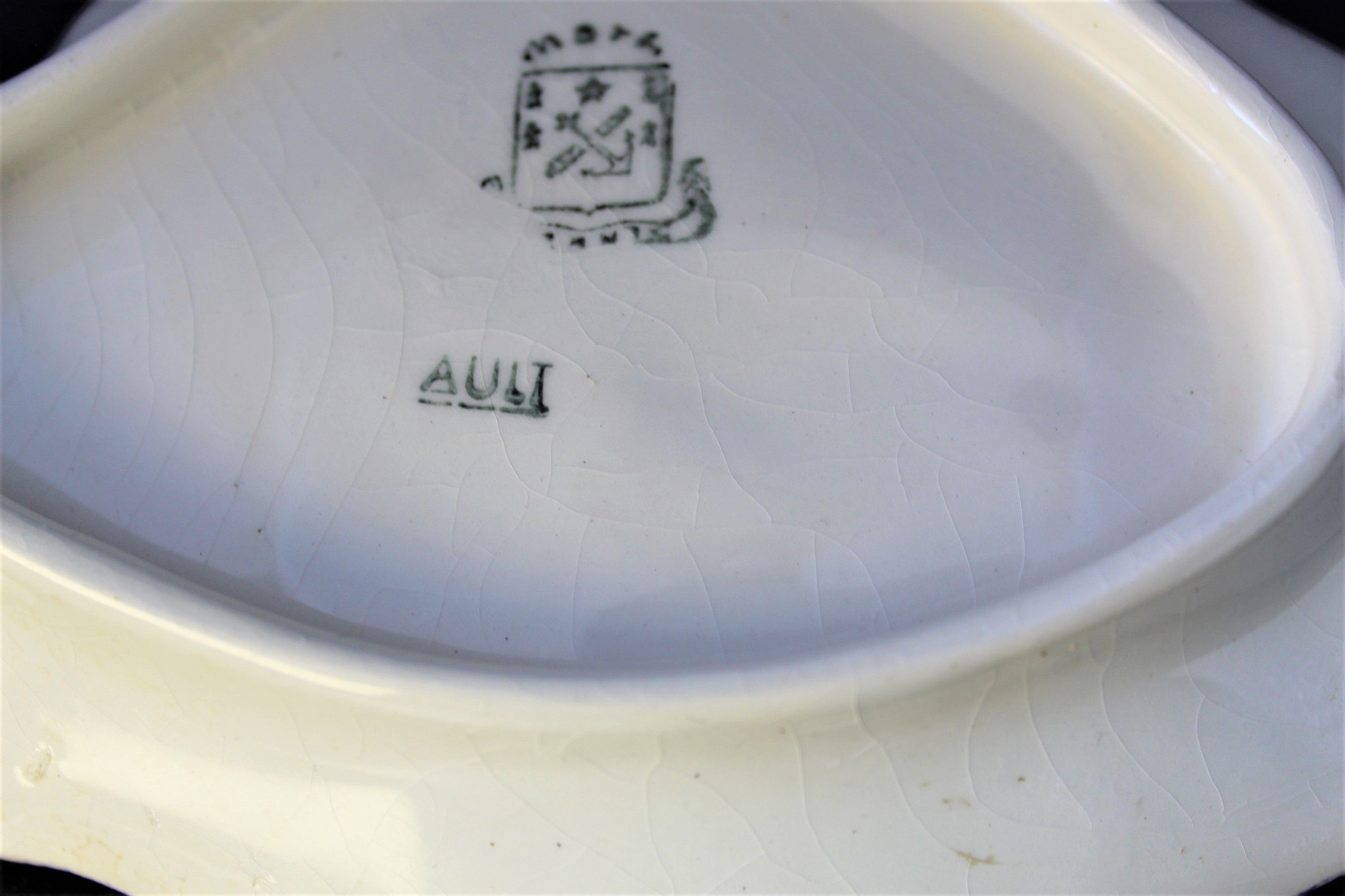 Plats décoratifs en faïence – Forme poisson – Décor breton – MBFA Forni Ault