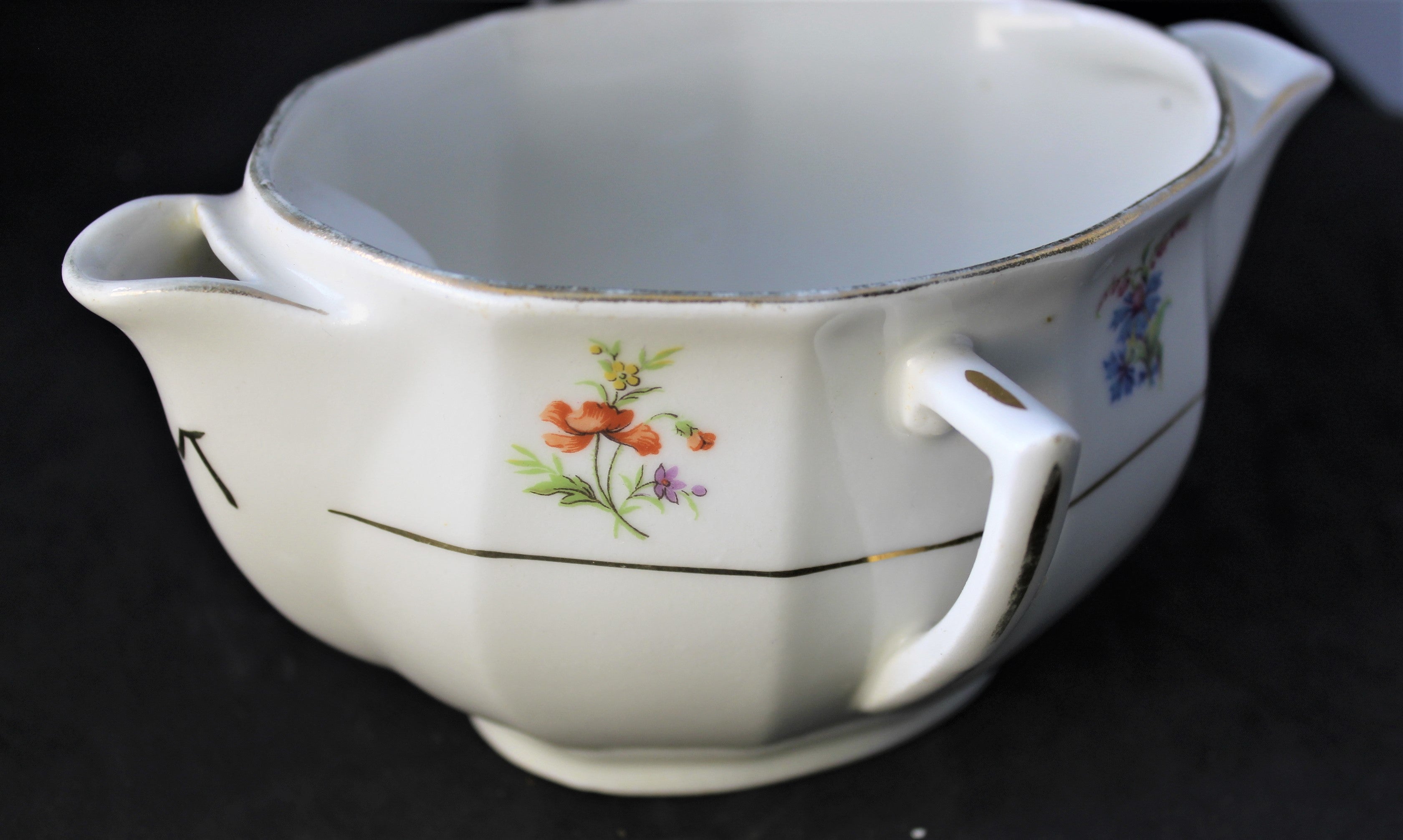 Saucière ancienne en porcelaine décor fleurie – Agences Céramiques Paris