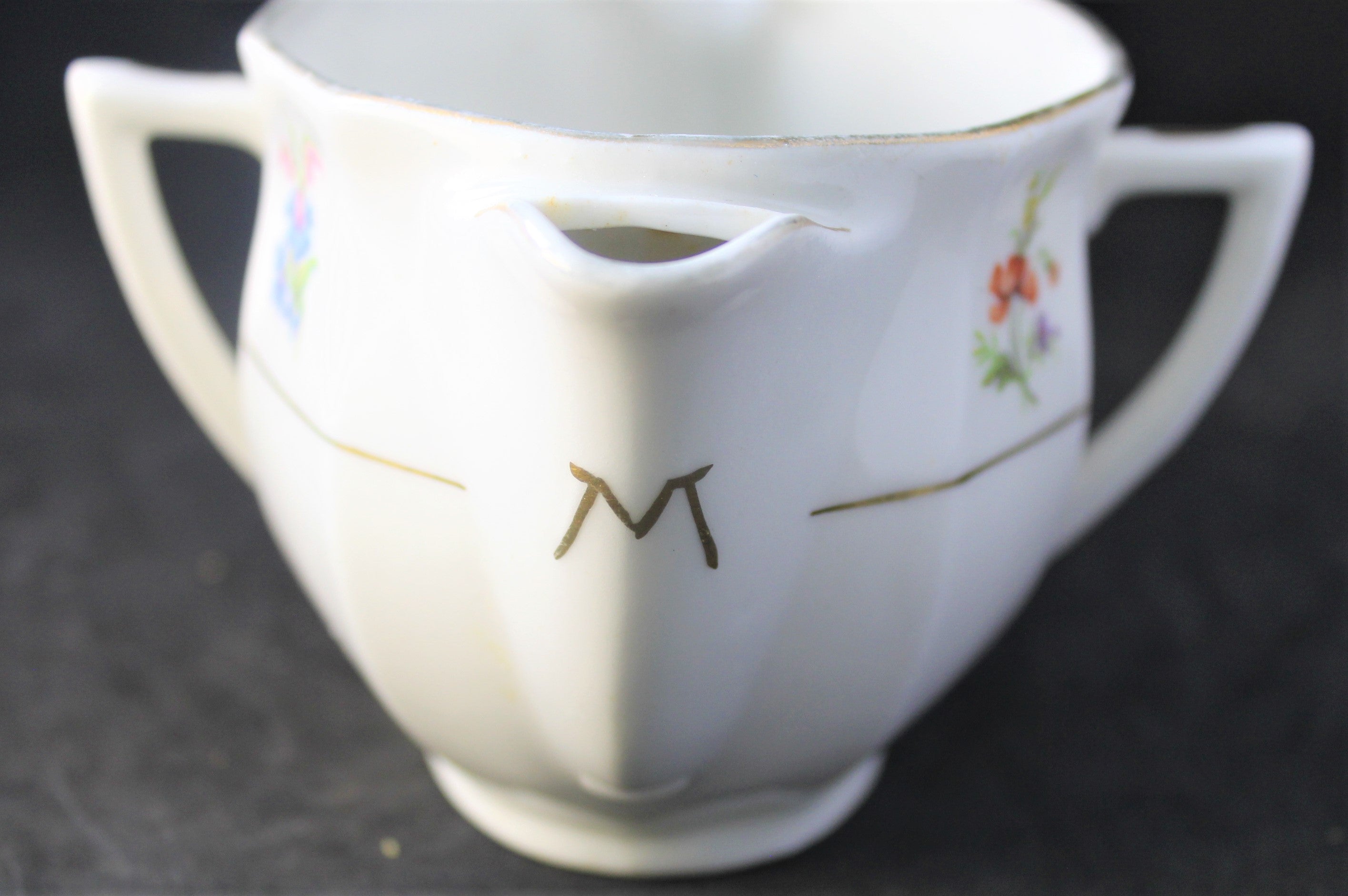 Saucière ancienne en porcelaine décor fleurie – Agences Céramiques Paris