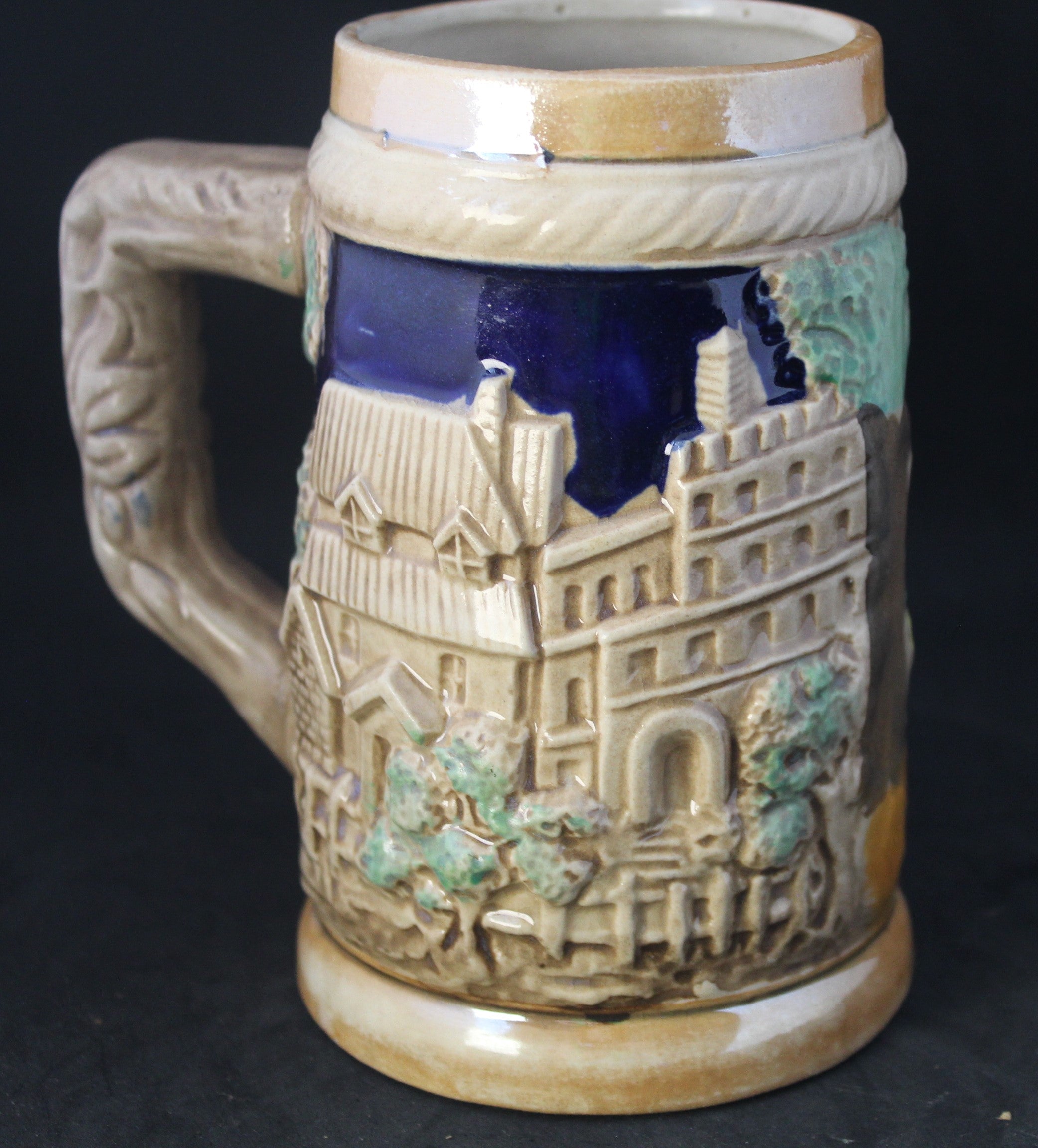 Chope souvenir vintage Londres – Faïence relief "London" – Années 50/60 – Marquée Foreign