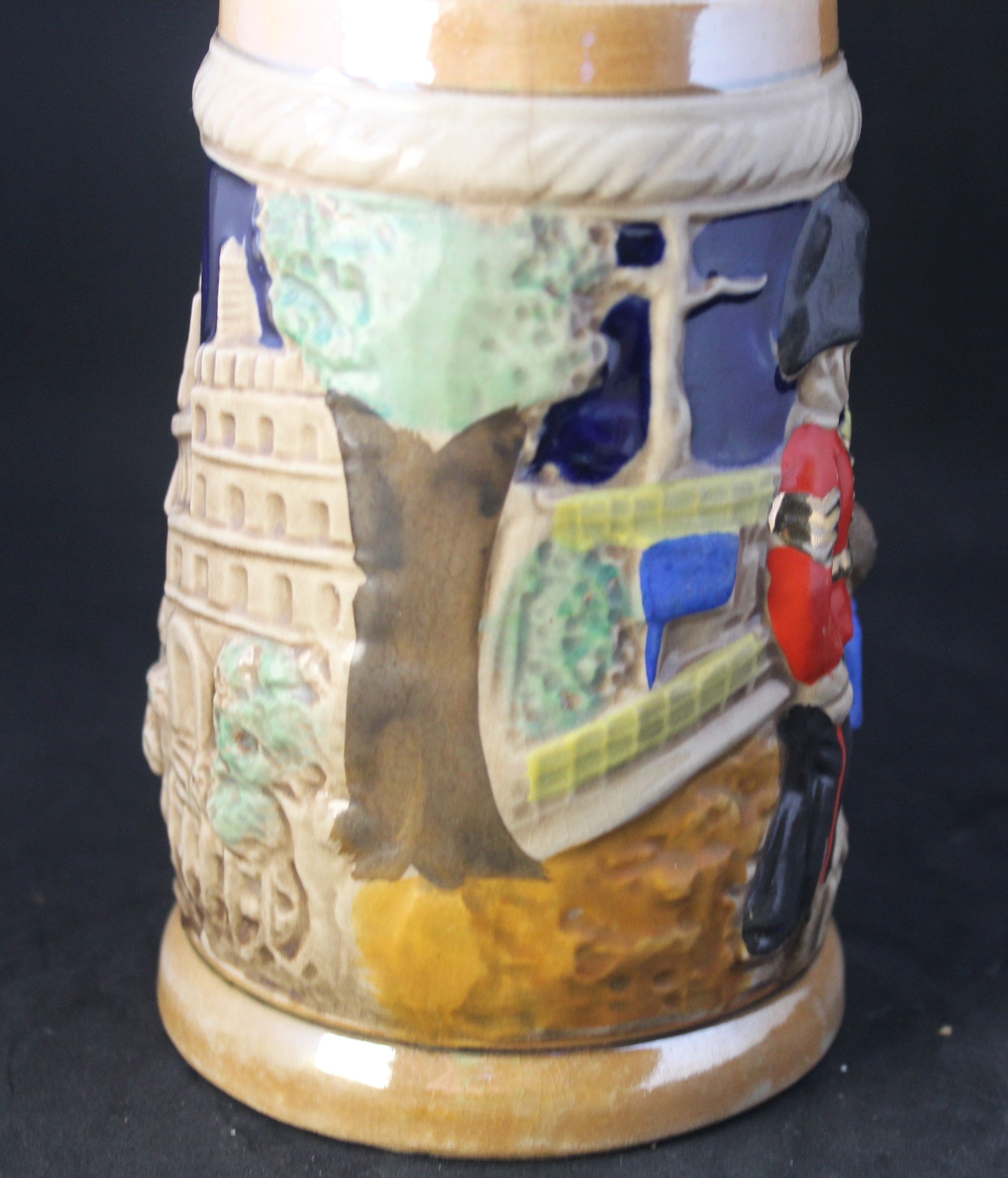 Chope souvenir vintage Londres – Faïence relief "London" – Années 50/60 – Marquée Foreign