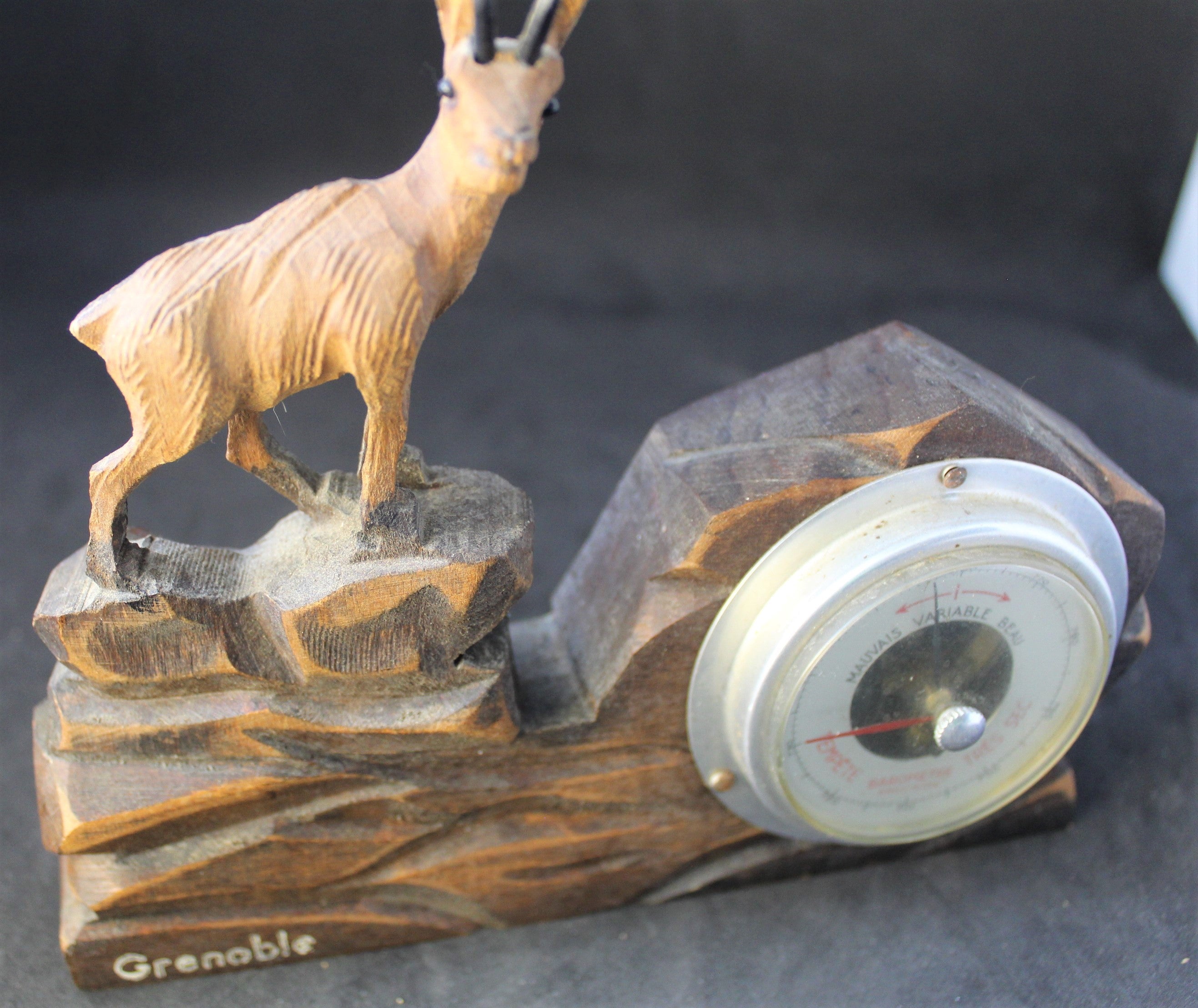 Baromètre souvenir Grenoble – Sculpture en bois avec chamois
